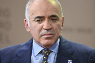video garry kasparov viziunea lui putin asupra lumii ideologia lui putin trebuie dizolvata inapoi in rusia 683042f09ae71