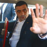 George Simion a evadat din fața presei după dezbaterea solitară de la Camera de Comerț 3 video george simion a fugit de jurnalisti dupa dezbaterea de la camera de comert unde a fost singurul participant 68233a3e5b0cc