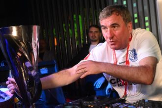 video gica hagi dat pe spate de un antrenor din superliga surpriza placuta 682710fbad22b