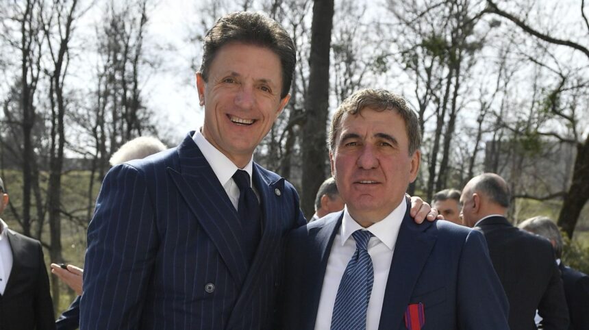 Hagi și Popescu și-au exprimat votul la Istanbul! Mesajul celor două legende fotbalistice 1 video hagi si popescu au votat la istanbul mesajul celor doua legende 6829a9740bf08
