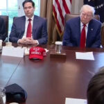 Omagii surprinzătoare pentru Trump din partea miniștrilor săi: Paralele cu elogii aduse lui Ceaușescu și Kim Jong Un 2 video laude uluitoare aduse lui trump de ministrii cabinetului sau odele ca cele auzite la ceausescu si kim jong un 6813e5880e633
