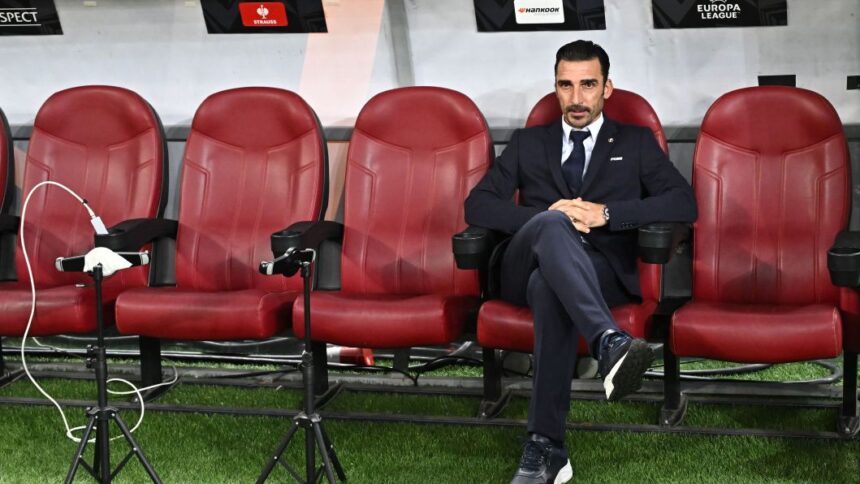 Învățătura surprinzătoare a lui Elias Charalambous pentru jucătorii de la FCSB: „Am folosit telefonul lui Adrian Șut pentru a le arăta asta” 1 video lectia pe care le a predat o elias charalambous jucatorilor de la fcsb i am luat telefonul lui adrian sut si am facut asta 682730f4519ae