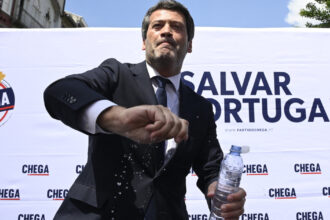video liderului extremei drepte din portugalia i s a facut rau pentru a doua oara in public cu cateva zile inainte de alegeri 6826350554e5c