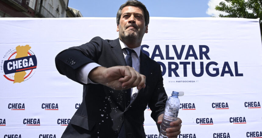 Liderul extremei drepte din Portugalia suferă o nouă criză în fața alegătorilor, cu doar câteva zile înainte de scrutin 1 video liderului extremei drepte din portugalia i s a facut rau pentru a doua oara in public cu cateva zile inainte de alegeri 6826350554e5c