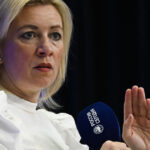 Maria Zaharova: Întreaga lume a fost martoră la momentul în care Macron a primit un croșeu de dreapta din partea soției sale, o lovitură dată de „mâna Kremlinului” 3 video maria zaharova lumea a vazut imaginile cu macron primind un croseu de dreapta de la sotia sa a fost lovit de mana kremlinului 6834962f7d529