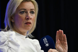 video maria zaharova lumea a vazut imaginile cu macron primind un croseu de dreapta de la sotia sa a fost lovit de mana kremlinului 6834962f7d529