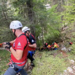 Operațiune de salvare pe ultima sută de metri în Bihor și Alba pentru turiști accidentați în munți, unul dintre ei alegând un traseu interzis. 3 video misiune contracronometru in bihor si alba pentru salvarea unor turisti raniti pe munte unul dintre ei a intrat pe un traseu interzis 6820da4c312c0