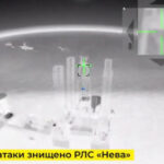 Atacul coordonat care distruge țintele militare ale Kremlinului în Marea Neagră prin intermediul dronelor navale și aeriene 2 video momentul in care obiective militare ale kremlinului in marea neagra sunt distruse de o lovitura combinata de drone maritime si aeriene 682ae767ec109
