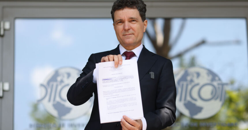 Nicușor Dan acuză: plângere penală împotriva Elenei Lasconi în controversa imaginilor postate de lidera USR - DOCUMENT 1 video nicusor dan a facut plangere penala impotriva elenei lasconi in scandalul pozelor publicate de sefa usr document 68149492d4616