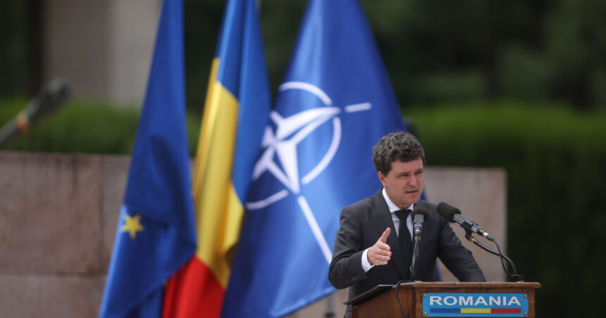 Nicușor Dan cu ocazia Zilei Eroilor: Adevărata unitate constă în diversitate și în angajamentul comun pentru o Românie europeană 1 video nicusor dan de ziua eroilor unitatea nu inseamna sa gandim la fel ci sa ne asumam impreuna directia unei romanii europene 68383d2419eab