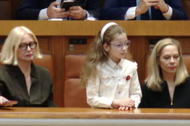 video nicusor dan despre ziua investirii sale ca presedinte fetita a spus ca s a plictisit la discurs 68357368d4f7c