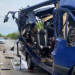 Nouă vieți curmate într-un atac devastator cu dronă în Ucraina: tragedie pe drumurile războiului 2 video noua persoane au murit dupa un atac rusesc cu drona asupra unui autobuz in ucraina 68283648eae6a