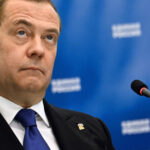 Dmitri Medvedev lansează o avertizare: Ucraina ar putea fi complet asimilată, dacă sprijinul din Occident pentru „regimul Bandera” continuă. 3 video o noua amenintare a lui dmitri medvedev zona tampon va ocupa toata ucraina daca occidentul mai trimite ajutor regimului bandera 683364465eee4