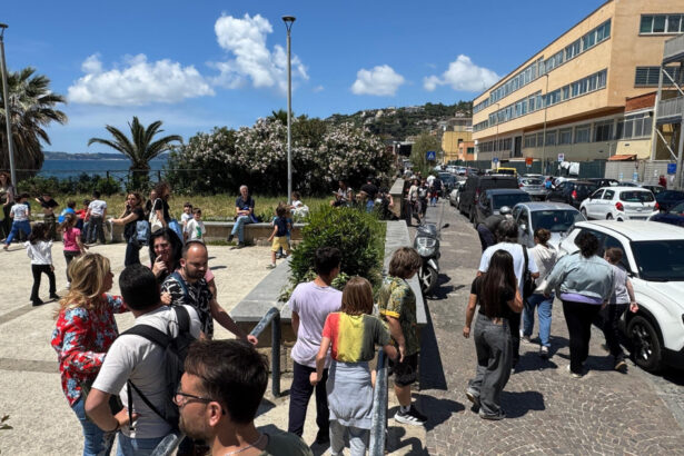 video panica la napoli dupa un cutremur de 44 scoli evacuate metrou blocat si trafic paralizat 682367cde7ce4