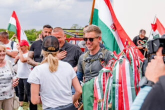 video peter magyar oponentul lui viktor orban a ajuns la granita cu romania in marsul celor un milion de pasi 683089a5b172e