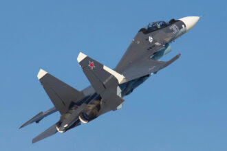 video premiera mondiala reusita de fortele ucrainene au doborat un avion de vanatoare rusesc su 30 cu o racheta trasa de pe o drona navala 68160c7d5e3ba