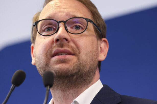 video primele concluzii dupa discutiile privind formarea noului guvern fritz statul este prea gras si trebuie sa faca o cura de slabire 6839b1cf72d25