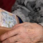 Amânare în recalcularea pensiilor: peste 463.000 de pensionari așteaptă fondurile promise, în timp ce sistemul e în probe. 2 video recalcularea pensiilor intarzie sistemul e inca in teste aproximativ 463 000 de pensionari asteapta banii promisi 682ed17583225