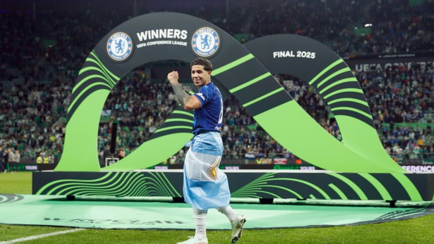 Bobby Moore își păstrează titlul de neclintit, chiar și după triumful Chelsea în finală! 1 video recordul vechi de 60 de ani al lui bobby moore ramane in picioare si dupa finala castigata de chelsea 6837fc3f1c9c4