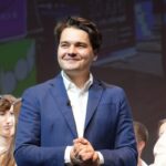 Selly, reprezentantul generației Z, onorat cu o diplomă la Constanța: „Drogurile sunt o problemă terifiantă în România. A te droga nu este deloc la modă. Îți ruinezi existența.” 3 video selly vocea generatiei z distins cu diploma de onoare la constanta consumul de droguri este un fenomen infiorator in romania nu este cool sa te droghezi iti distrugi viata 6836285534e38