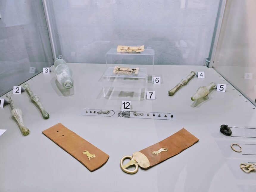Fascinația luxului în Cetatea Tomis: O expoziție captivantă de vase antice de parfum la Mormântul pictat hypogeu 1 video si femeilor din cetatea tomis le placea luxul expozitie de recipiente antice de parfum la mormantul pictat de tip hypogeu 681f13d153dc7