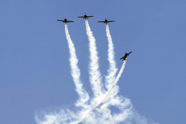 video spectacol pe cer acrobatiile celor mai buni piloti au adunat mii de oameni la iasi 6832f7f7d631e