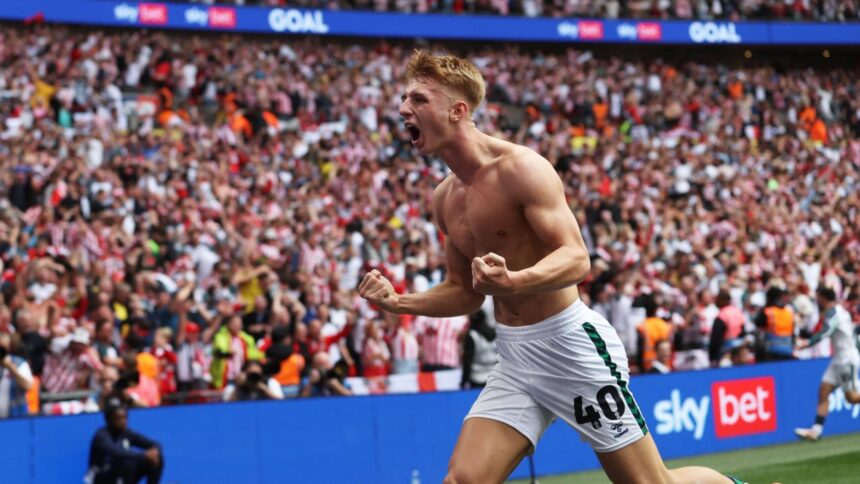 În Premier League s-a hotărât! La 19 ani, un tânăr talent a marcat golul de 200 de milioane de lire în ultimele secunde! 1 video stim ultima promovata in premier league un pusti de 19 ani a dat in 905 golul de 200 de milioane de lire 68330411c1831