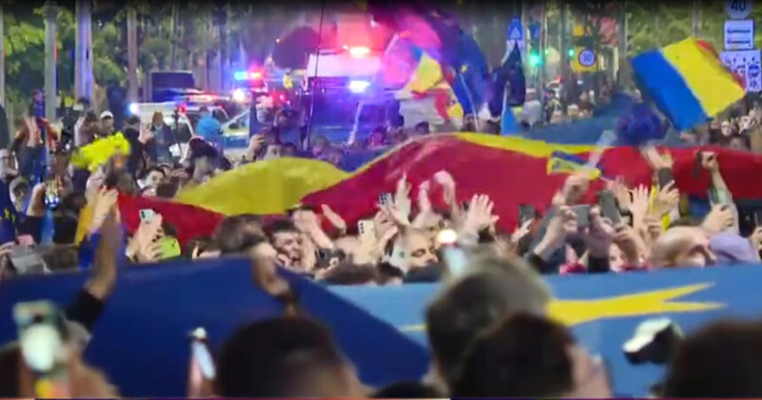 Mii de cetățeni s-au adunat în inima Capitalei pentru a celebra triumful lui Nicușor Dan în alegerile prezidențiale! 1 video sute de oameni au iesit in centrul capitalei pentru a sarbatori victoria lui nicusor dan la alegerile prezidentiale 682a44f861ca5