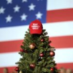 „Cumpărăturile lui Trump amenință bugetul lui Moș Crăciun: Copiii din America riscă să găsească ‘doar două păpuși în loc de 30’” 3 video tarifele lui trump golesc sacul lui mos craciun copiii americani ar putea primi doua papusi in loc de 30 anunta presedintele sua 68136ed747b24