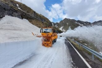 video transfagarasanul se deschide anul acesta mult mai devreme decat in trecut 681a0387c8c79