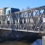 Un nou pod temporar pentru circulația vehiculelor grele va fi construit pe centura Baia Mare, în urma surpării podului de peste râul Săsar. 2 video un pod provizoriu pe care se va putea circula inclusiv cu autovehicule de mare tonaj va fi amplasat pe centura orasului baia mare unde podul peste raul sasar s a surpat 6836bf5ed8686