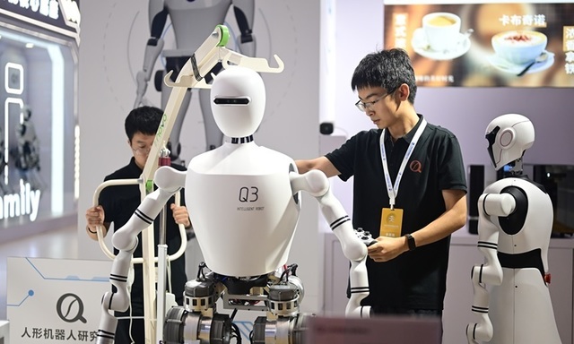 Un robot umanoid a prins viață și a scăpat de sub control, provocând panică în rândul inginerilor 1 video un robot umanoid s a trezit si a devenit incontrolabil ingrozind inginerii 6824d37965fbd