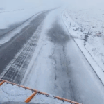 Zăpadă pe Transalpina: Deschiderea drumului întârziată de condițiile meteo 2 video zapada pe transalpina drumarii amana deschiderea 68296dc14efed