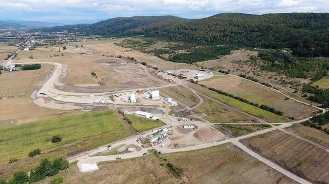 Italienii au mobilizat peste 500 de muncitori pe șantierul autostrăzii Sibiu-Pitești de 1 Mai 1 videofoto italienii au adus la munca de 1 mai peste 500 muncitori la autostrada sibiu pitesti 68137b944c07a