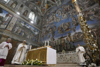 videofoto papa leon al xiv lea a oficiat vineri prima sa slujba in capela sixtina ce a spus in omilie 681dea8871648