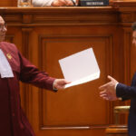 „Rușine să vă fie, CCR! Protestul energic al unui deputat la învestirea lui Nicușor Dan” 2 videofoto sa va fie rusine ccr momentul in care un deputat pot protesteaza la investirea lui nicusor dan 68346f8150cd4
