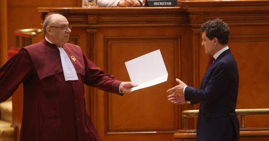 „Rușine să vă fie, CCR! Protestul energic al unui deputat la învestirea lui Nicușor Dan” 1 videofoto sa va fie rusine ccr momentul in care un deputat pot protesteaza la investirea lui nicusor dan 68346f8150cd4