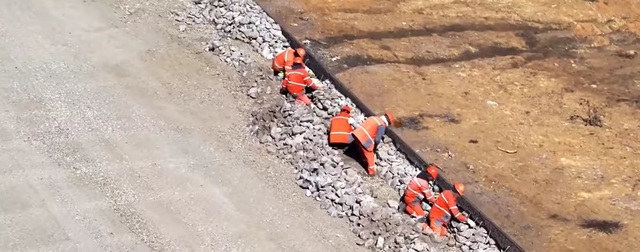 Umbrărescu își intensifică lucrările la Autostrada Transilvania cu o echipă de peste 400 de muncitori! 1 videofoto umbrarescu avanseaza cu peste 400 muncitori la autostrada transilvania 682490d4b83f8