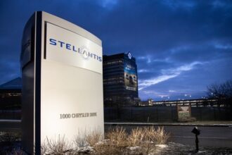 viitorul sef al stellantis a inceput deja turul subsidiarelor companiei alegand europa pentru prima vizita 68392a1a5fd24