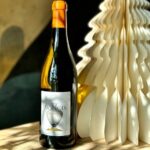 Descoperă vinul zilei: Un "orange wine" contemporan, născut în amfore printr-o tehnică ancestrală de macerație prelungită, ce îmbină armonios tradiția vinurilor roșii cu inovația. 3 vinul zilei un orange wine modern fermentat in amfore folosind o tehnica antica bazata pe maceratie indelungata ca in cazul vinurilor rosii un vin care imbina doua lumi aparent 6815b4df15b27