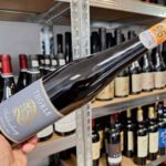 Descoperă vinul perfect al zilei: un Riesling plin de nuanțe minerale, fum și fructe coapte, îmbogățit cu ierburi aromatice. Ideal pentru antreuri rafinate, salate delicate sau preparate vegane, cu 96 de puncte din partea lui James Suckling și 93 de puncte de la Robert Parker! 3 vinul zilei un riesling cu arome de minerale fum fructe coapte si ierburi aromatice se potriveste perfect cu antreuri fine salate usoare sau preparate vegetariene cotat cu 96 de puncte de james 6817091f977a6