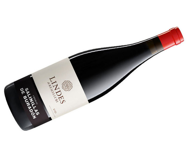 Deliciul vinului de azi: un roșu rafinat din Tempranillo, Garnacha și soiuri autohtone din Rioja Alavesa, cu arome de prune, mure, condimente și nuanțe minerale. Evaluat cu 95 de puncte de Robert Parker și 93 de puncte de James Suckling. 1 vinul zilei un rosu obtinut din tempranillo garnacha si soiuri locale din rioja alavesa cu note de prune si mure condimente si accente minerale cotat cu 95 de puncte robert parker si 93 de puncte 68297efa75cd5