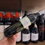 Sărbătoarea serii: un Sauvignon Blanc care transformă fiecare moment al săptămânii, un vin versatil, răcoritor și plin de savoare, perfect pentru pește, fructe de mare, carne albă sau brânzeturi. 3 vinul zilei un sauvignon blanc care salveaza orice seara din timpul saptamanii un vin versatil proaspat si crocant savuros alaturi de peste fructe de mare carne alba sau branzeturi 682d6ff19d9de