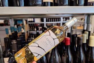 vinul zilei un vin alb elegant din inima campaniei italia note rafinate de flori de tei salcam miere caise coaja de portocala si accente de alune prajite potrivit ca atare sau alaturi de fruc 682587b4a1b28