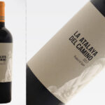 Stilul zilei: un vin roșu deosebit, apreciat cu 92 de puncte de Robert Parker, realizat în principal din struguri Garnacha Tintorera. Aromele sale vibrante de fructe roșii, condimente, lavandă și afine te vor încânta. 3 vinul zilei un vin rosu remarcabil cotat cu 92 de puncte robert parker obtinut preponderent din struguri garnacha tintorera note expresive de fructe rosii condimente lavanda si afine 6826d84746eb6