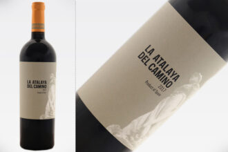 vinul zilei un vin rosu remarcabil cotat cu 92 de puncte robert parker obtinut preponderent din struguri garnacha tintorera note expresive de fructe rosii condimente lavanda si afine 6826d84746eb6