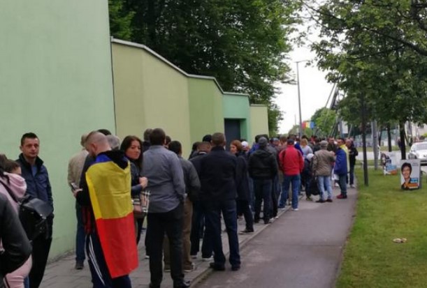 Votul diasporei la alegerile prezidențiale: Dublă mobilizare la urne în primele ore comparativ cu turul anterior! 1 votul in diaspora la prezidentiale in plina desfasurare prezenta dubla la urne in primele ore fata de primul tur 6826f11f45d73