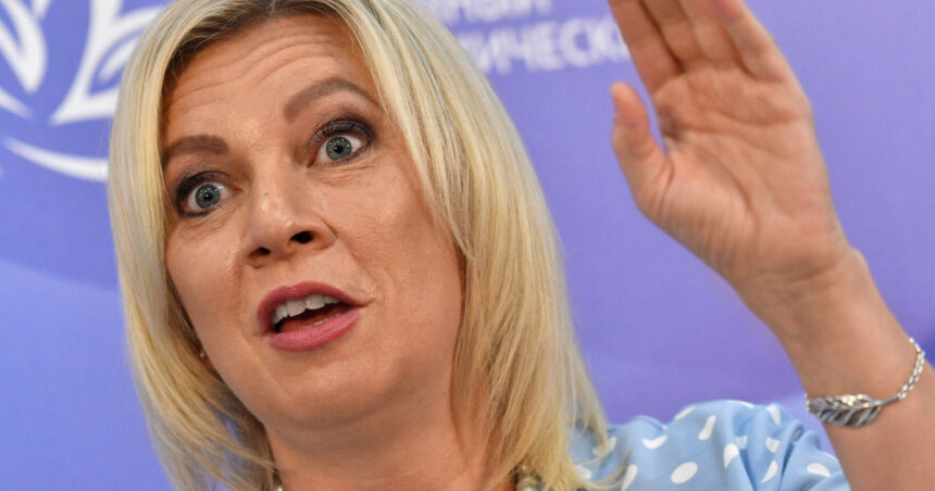 Zaharova își manifestă furia față de Zelenski: „Un clown. Un eșuat. O persoană fără educație”. Ce l-a provocat? 1 zaharova il jigneste intr o iesire nervoasa pe zelenski un clovn un ratat o persoana fara nicio formare ce a infuriat o 6825ef03cac4f