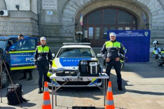 zeci de politisti pompieri si jandarmi din constanta prezenti in piata ovidiu de 1 iunie pentru un eveniment special dedicat celor mici 683862c754d27