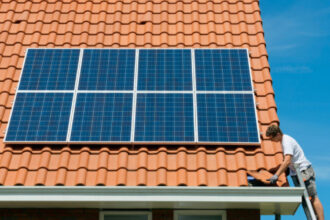14 800 de familii vulnerabile vor primi vouchere pentru reabilitarea termica a locuintei si panouri fotovoltaice 68432f0ede760